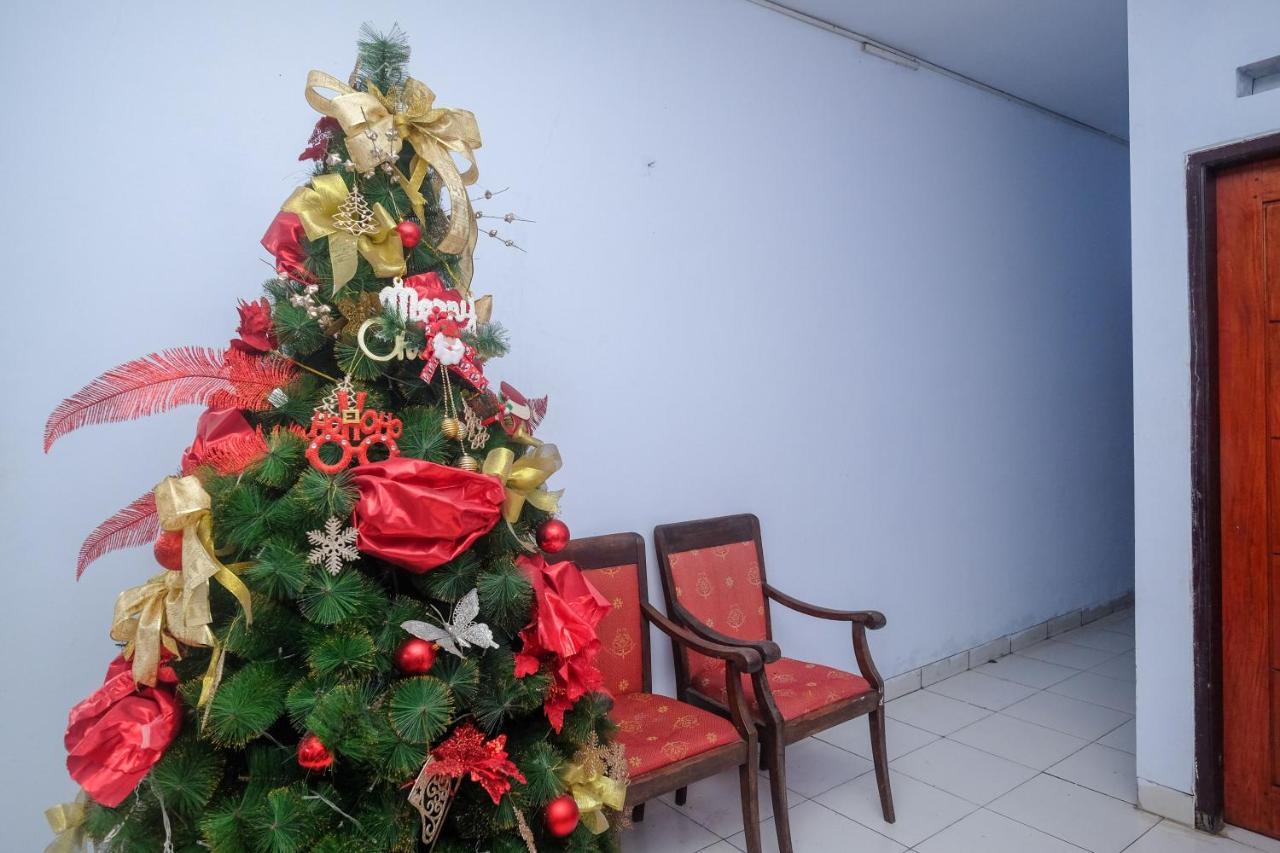 Reddoorz At Lapangan Bandara Sam Ratulangi Manado Hotel Eksteriør billede