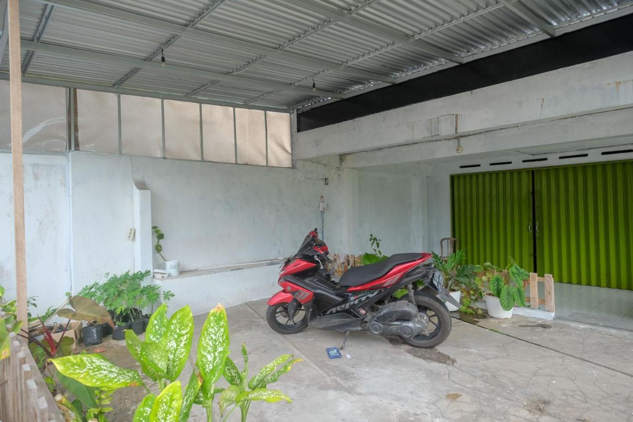 Reddoorz At Lapangan Bandara Sam Ratulangi Manado Hotel Eksteriør billede