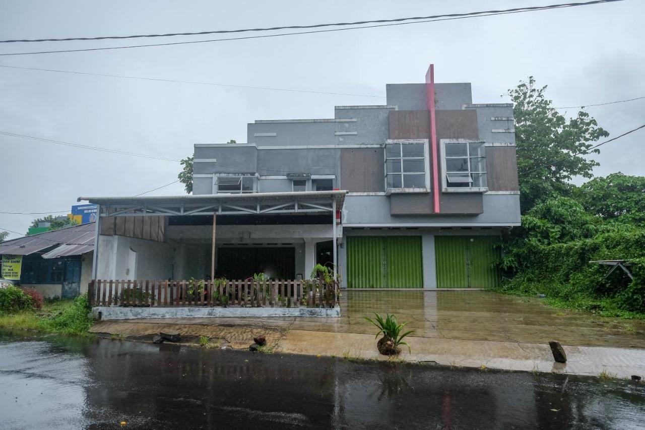 Reddoorz At Lapangan Bandara Sam Ratulangi Manado Hotel Eksteriør billede