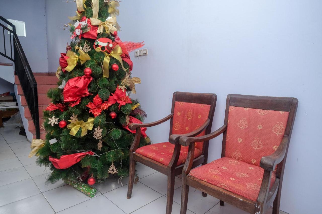 Reddoorz At Lapangan Bandara Sam Ratulangi Manado Hotel Eksteriør billede